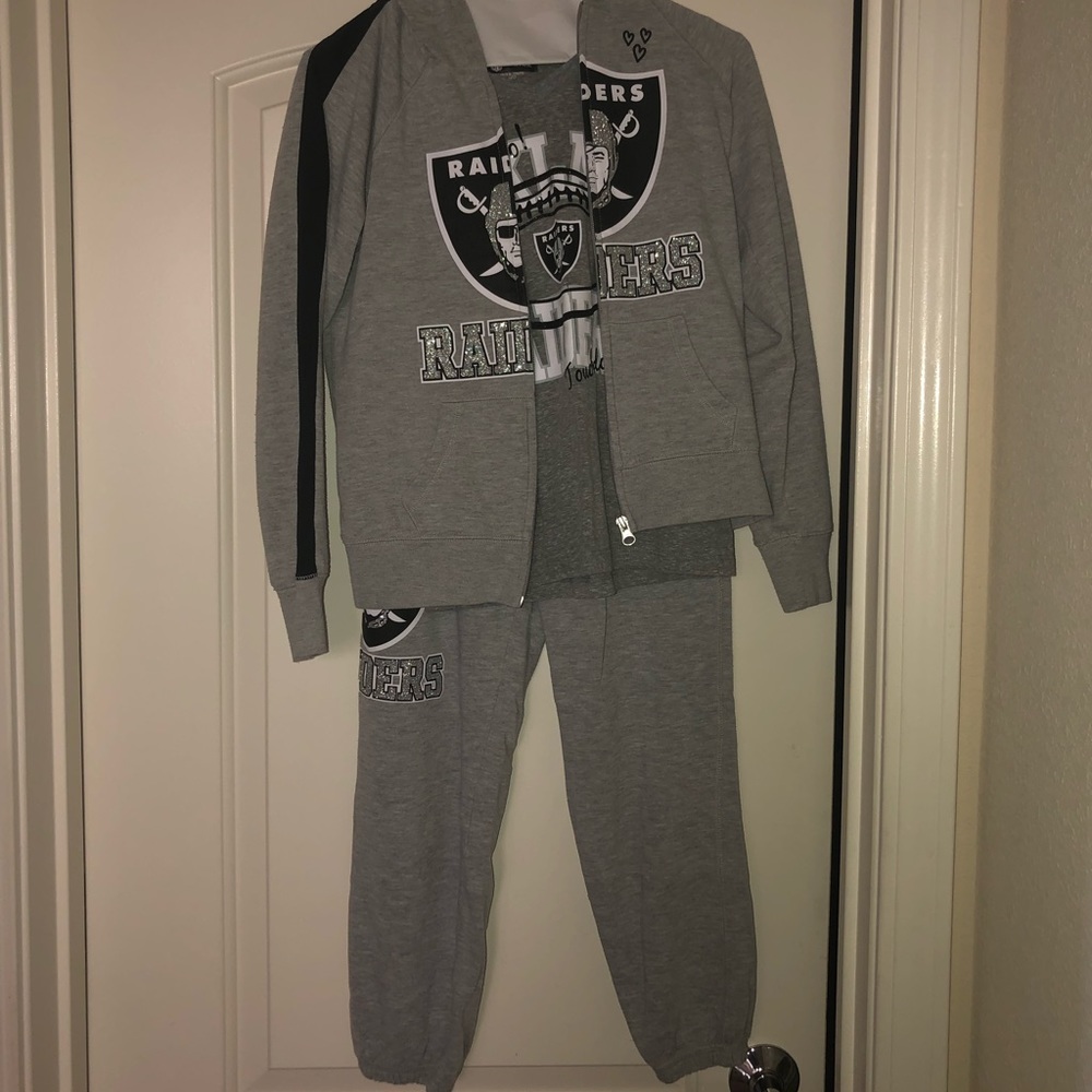 Raiders set